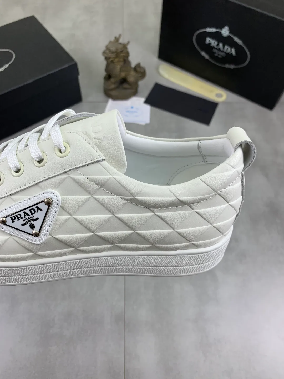 Men's Men's Shoes💰P420💰[New Style] The latest classic model of high-quality PRADA breathable and comfortable men's shoes has been launched on the official website, 1:1 replica, synchronized in Hong Kong, and on the same catwalk; all made of calfskin with breathable mesh fabric ➕Imported soft Soft and comfortable sheepskin lining, 🍡🍡original rubber outsole is non-slip and wear-resistant; comfortable to wear, attractive style, fine workmanship, and simple and neat shoe last, showing a man's courage and toughness, 👍Size: 39-44 2️⃣Color🉑️Choose